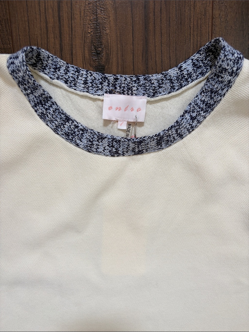 NWT entro Cream Sleeveless Top with Marled Black-White Trim - Picture 2 of 9